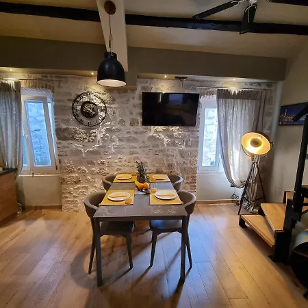 Apartment ˇdcˇ Modern Near The Church *