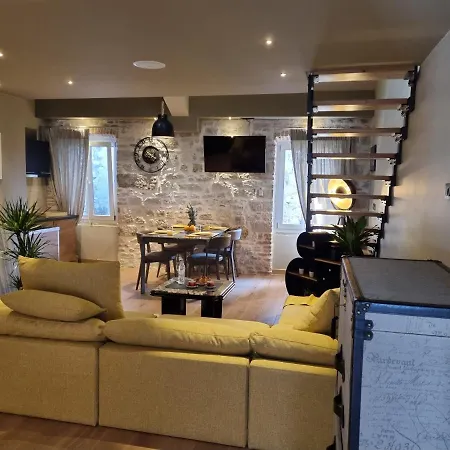ˇdcˇ Modern Near The Church Apartment Rovinj