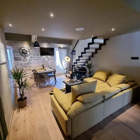 ˇdcˇ Modern Near The Church Apartment Rovinj